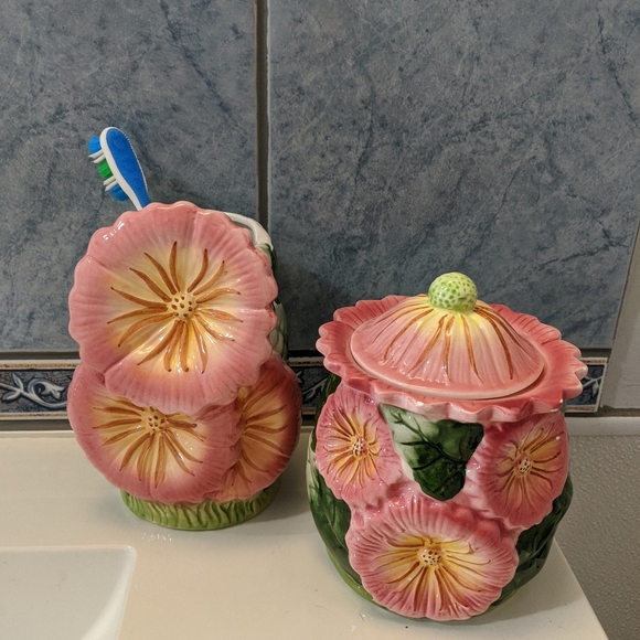 Decanter with Lid and Vase - Picture 7 of 9